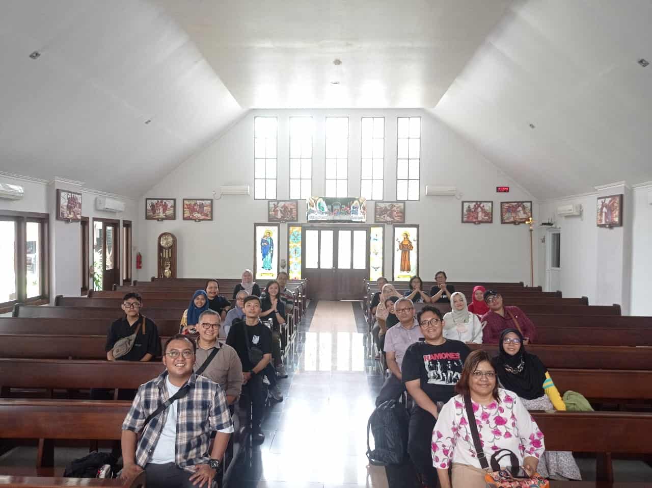 Header dari Gereja ke Gereja
