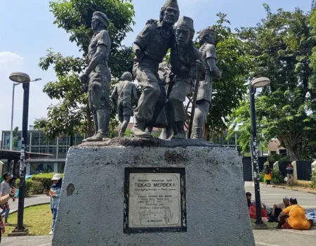 Monumen Tekad Merdeka cropped